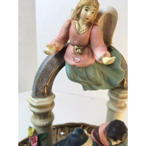 Avon Holiday Treasures Porcelain Figurines Nativity Mary Joseph Jesus 2002 - Picture 8 of 9